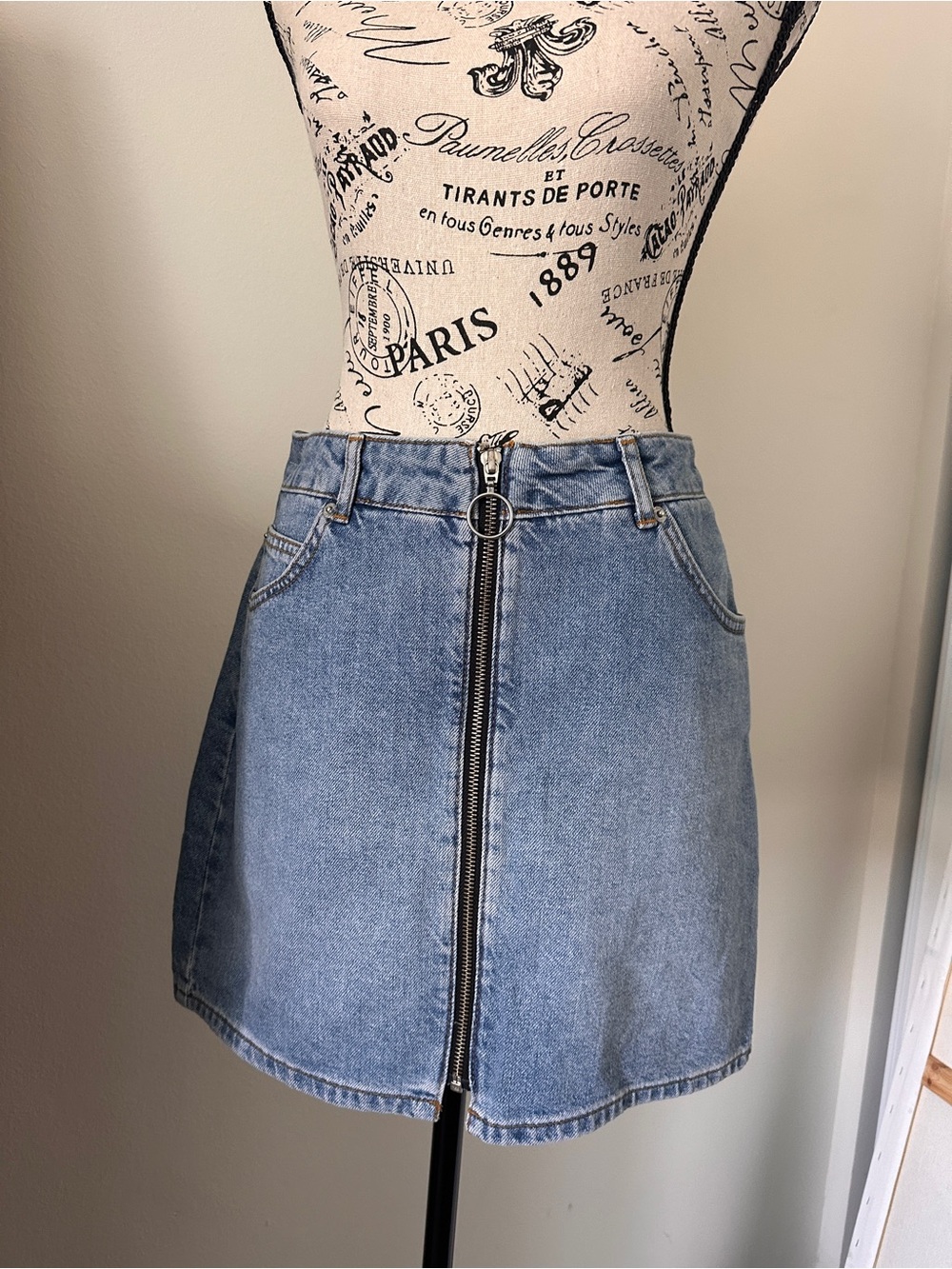 Topshop Moto Denim Mini Skirt Front Zip Light Wash Women Size 6